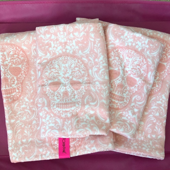 Betsey Johnson Other - Betsey Johnson Antique Sugar Skulls Towel Set